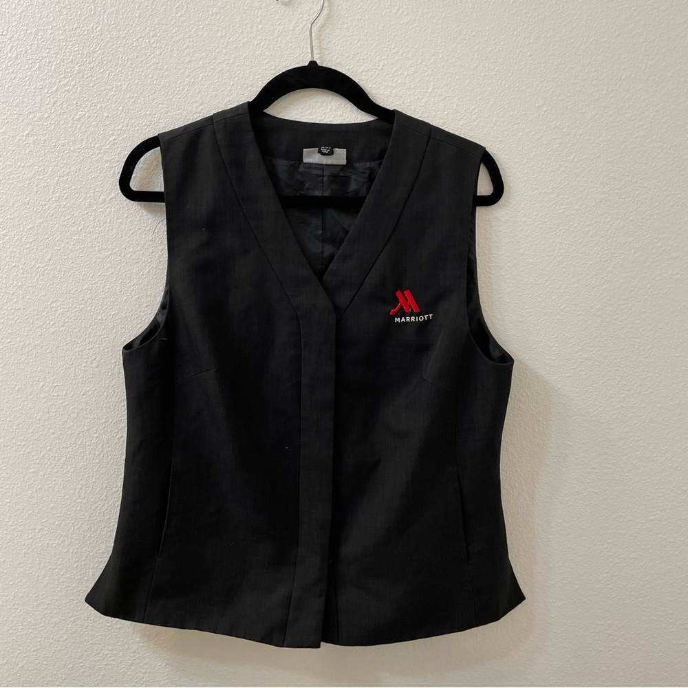 Cintas Marriott best black medium